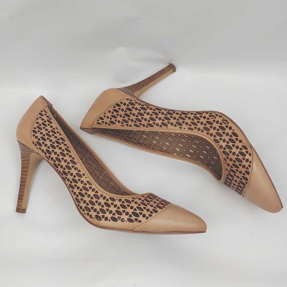 Ann Taylor Iliana9M Nude Leather Laser Cut-out Pointed Toe Pumps